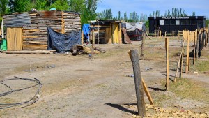 Proponen reubicar a familias que hace seis meses hicieron una toma de tierras en Regina