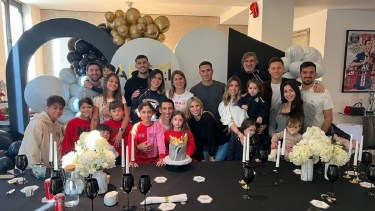 Di María tuvo un cumple sorpresa. 