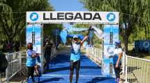 Imagen de Moisés y Erika Simón, los ganadores del Triatlón Cross de la Manzana