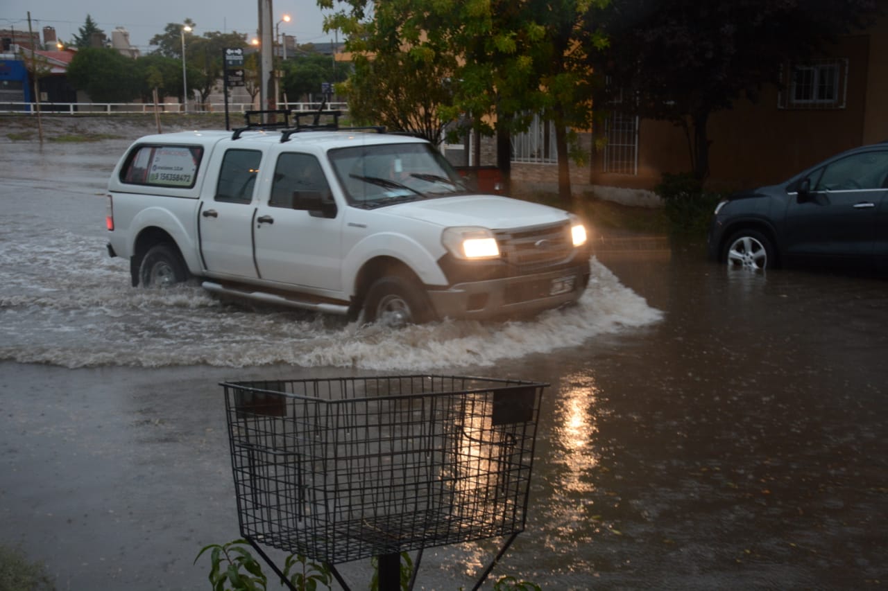 Tanto Neuquén como Río Negro están bajo alerta por las tormentas. (Foto 20-2-22 Yamil Regules).-