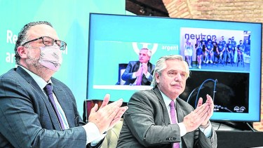 El ministro Matías Kulfas acompañó al presidente en un acto en una fábrica que incorporó como empleados a beneficiarios de planes sociales.