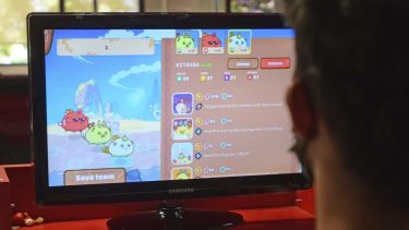 Hay jugadores con un potencial alto que crean becas y prestan sus Axies a cambio de un porcentaje de los ingresos que se pueden llegar a obtener.