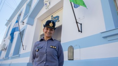 Fabi tiene 34 años en la fuerza policial. Foto Gentileza.