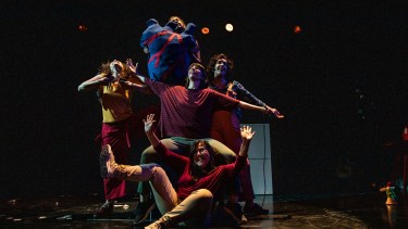 “Megáfona”, teatro documental performático rosarino dirigido por Irupé Vitali. 