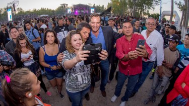 La Fiesta de la Manzana siempre fue atractiva para la promoción de dirigentes. Sergio Massa estuvo junto a Soria en el 2017.