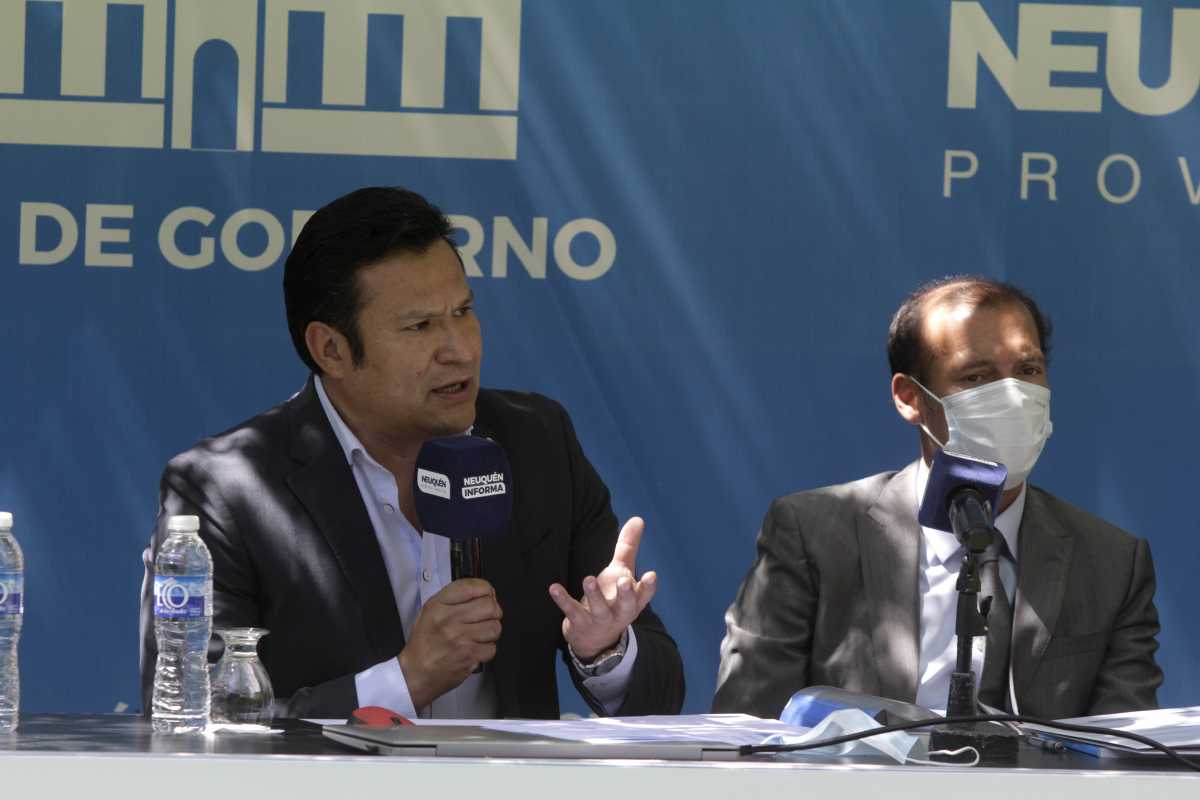 Osvaldo Llancafilo mostró los avances del plan de mantenimiento en conferencia de prensa. Foto: Oscar Livera.