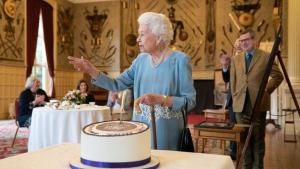 La reina Isabel II cumple 70 años en el trono del Reino Unido