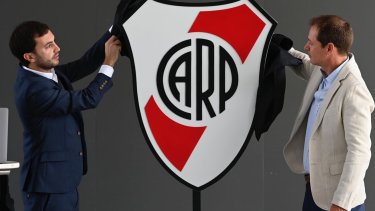 El lanzamiento del nuevo escudo se llevó a cabo este martes en el Monumental. (Foto: Prensa River)