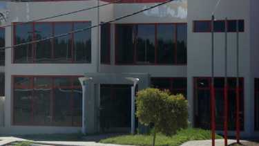 La empresa denunciada por casas prefabricadas sin terminar tuvo un revés judicial y deberá indemnizar a una clienta. 