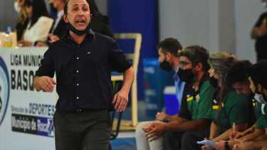 Roca 05/02/22: por la Liga Federal de Básquet Deportivo Roca recibió a Pérfora de Plaza Huincul en el polideportivo Gimena Padín. Foto: Andrés MAripe