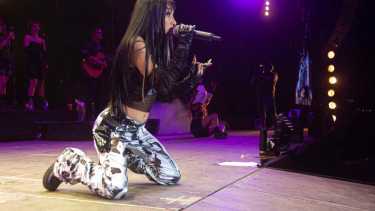 María Becerra tocó la noche del sábado en la Fiesta de la Manzana 2022. Foto: Juan Thomes