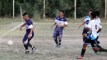 Alto Valle recibió una dura sanción por la mala inclusión de un jugador en su duelo ante Argentinos del Norte. (Foto: Juan Thomes)
