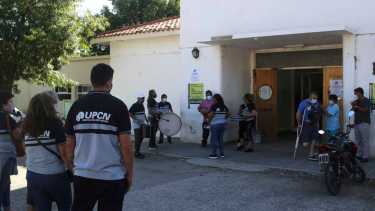 Protestas en el hospital de Roca por falta de pago de horas extras y guardias. Foto: Juan Thomes