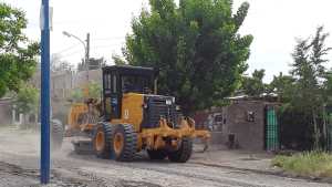 El municipio realizó arreglos y mantenimiento en calles y barrios de Roca