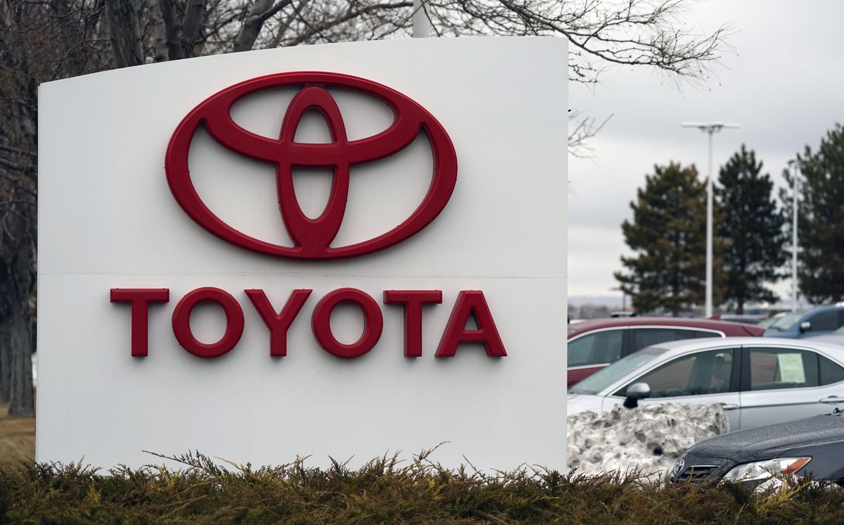 Toyota se disculpó por suicidios por presión laboral. 