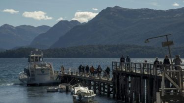 La Angostura es uno de los lugares favoritos como destino en las vacaciones. Foto: Marcelo Martínez.-