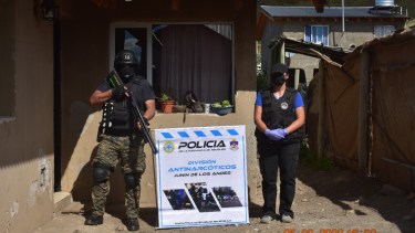 La vivienda en San Martín de los Andes, funcionaba como kiosco de narcomenudeo. Foto: Gentileza