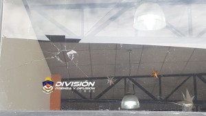 Disturbios a la salida del boliche: daños en la terminal de Plottier y en móviles policiales