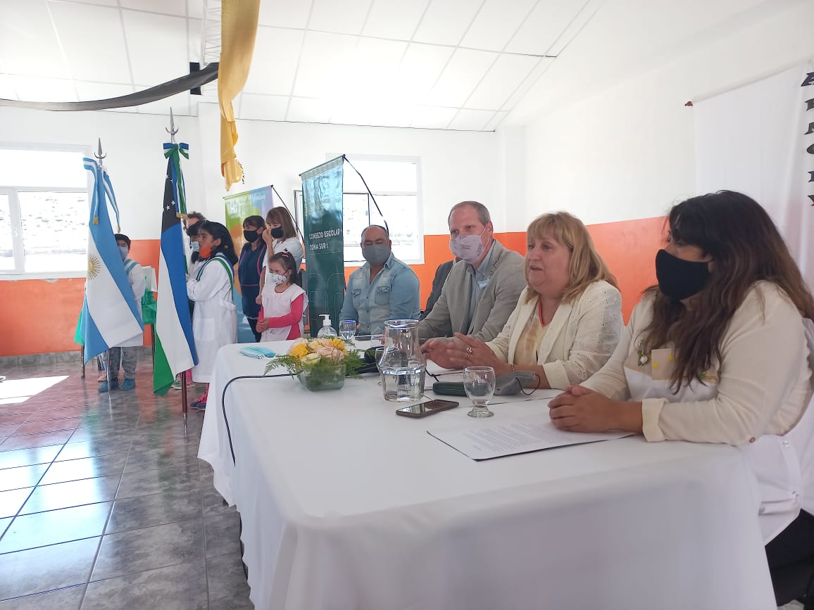 La ministra y el vicegobernador Palmieri encabezaron esta mañana en Clemente Onelli la inauguración del ciclo lectivo 2022 para los establecimientos de Receso Invernal Extendido.