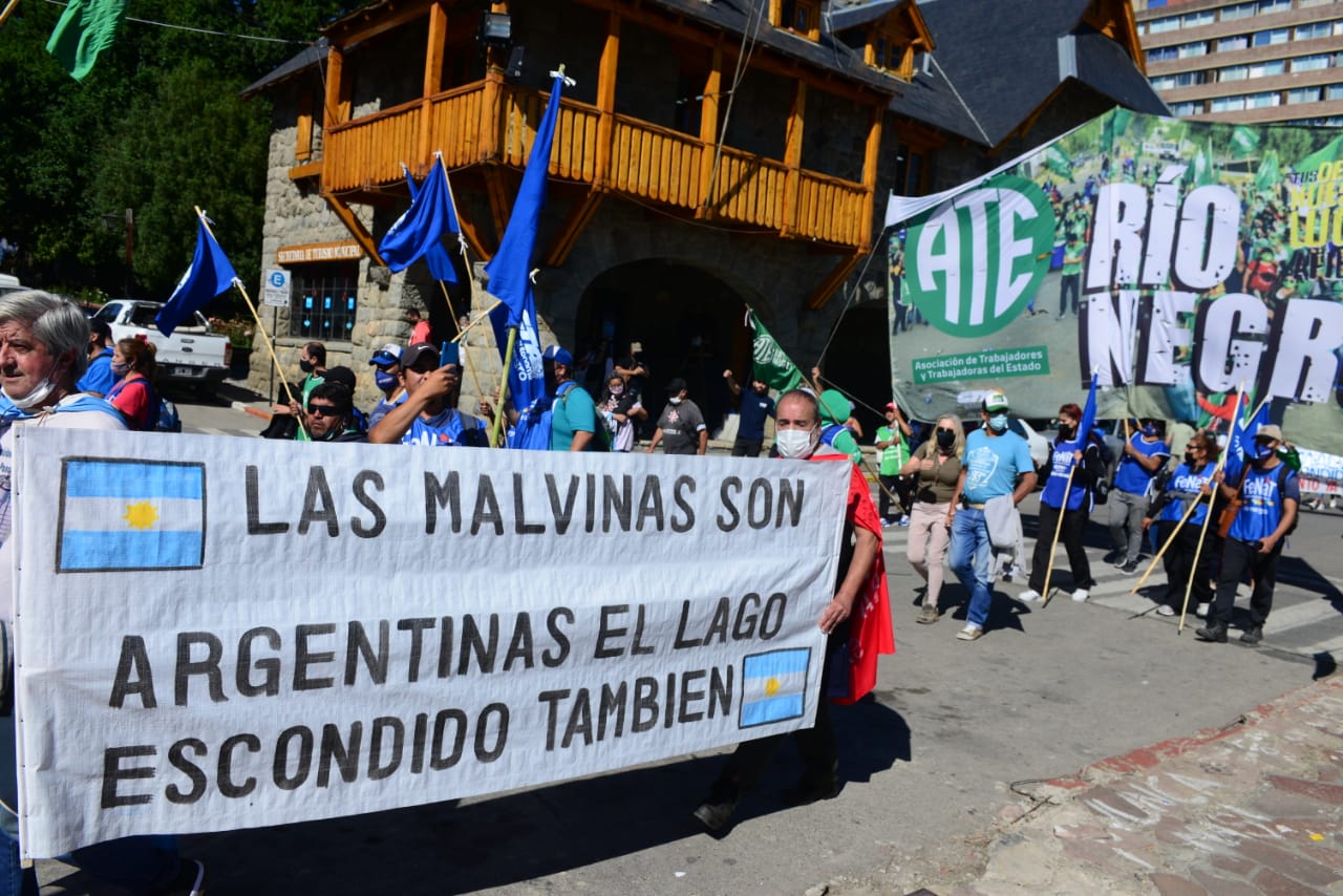 Dirigentes gremiales y sociales volverán a las calles de Bariloche para reclamar el libre acceso al lago Escondido. Archivo