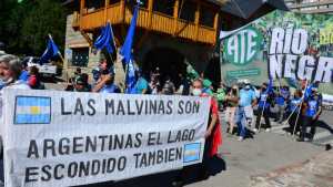 Hoy se manifiestan a lago Escondido con protestas también en Bariloche