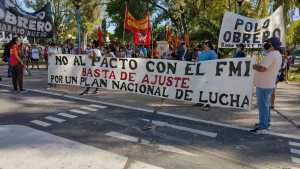 Organizaciones de izquierda marcharon contra el acuerdo con el FMI en Roca
