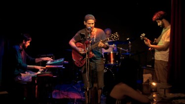 Las Veces en escena, mientras se rearma Amel, la otra banda de los Spinetta. (Foto: Natalio Pages).