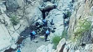 Accidente fatal: una camioneta derrapó y cayó por un enorme acantilado en el Norte Neuquino