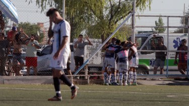 La Amistad arrancó muy bien pero no pudo con Jorge Newbery. (Foto: Oscar Livera)