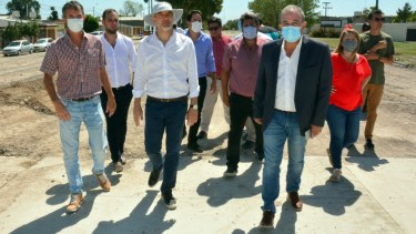 Doñate recorrió en Viedma distintas construcciones con financiamiento nacional, junto al intendente Pesatti. Foto Gentileza.