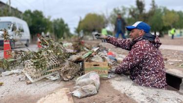 Se realiza en Neuquén la limpieza de canales, bocas de tormentas y calles. Foto: Gentileza
