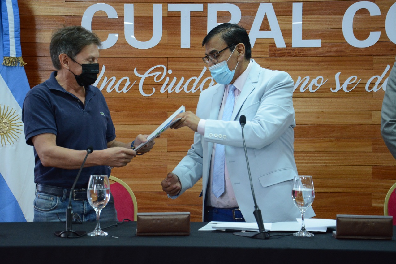 El intendente Rioseco participó hoy de la firma del convenio. Foto gentileza.