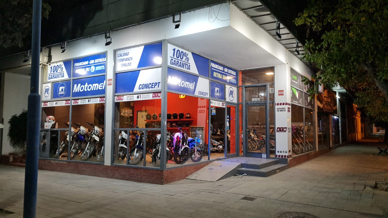 El local de motos y bicicletas está ubicado en la esquina de 9 de Julio y España. Fotos gentileza.