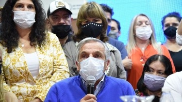 El líder de la lista Azul, Jorge Sapag, busca despegarse del acercamiento al larretismo. Foto: archivo Florencia Salto.