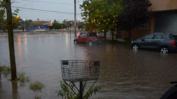 La tormenta ocasiona problemas en las rutas y en varias ciudades de Neuquén