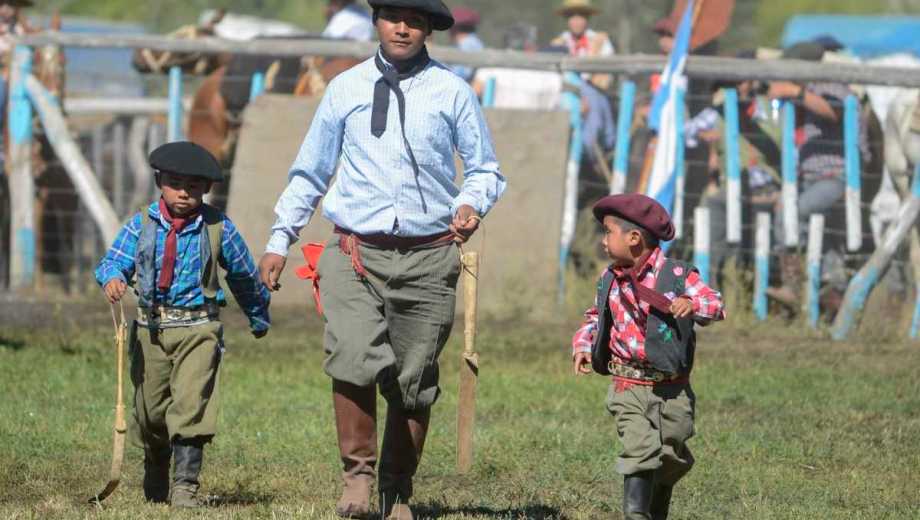 Todas las generaciones en una celebración del campo.