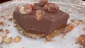 Torta de chocolate y maní sin horno