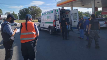 El siniestro vial ocurrió en diciembre del 2021, en la rotonda de calles 9 de Julio y Mendoza en Roca. Foto Gentileza Medios del Aire.