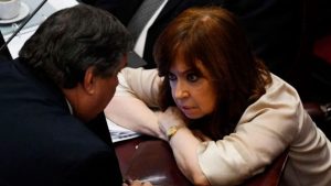 Quiénes son los cuatro senadores oficialistas que intentan despegarse de Cristina Kirchner