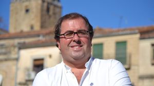 Diputado español se equivocó al momento de votar la reforma laboral y causó un conflicto político