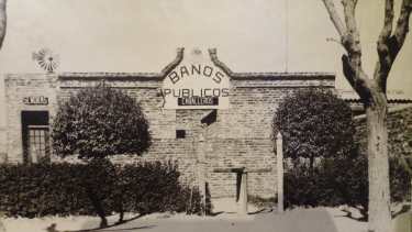 Esta vieja casona fue demolida y hoy en su espacio se encuentra el edificio de la Municipalidad de Roca. Archivo Museo Lorenzo Vintter