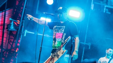 Una multitud disfrutó de la primera noche de la Fiesta de la Confluencia. (Foto: Yamil Regules)