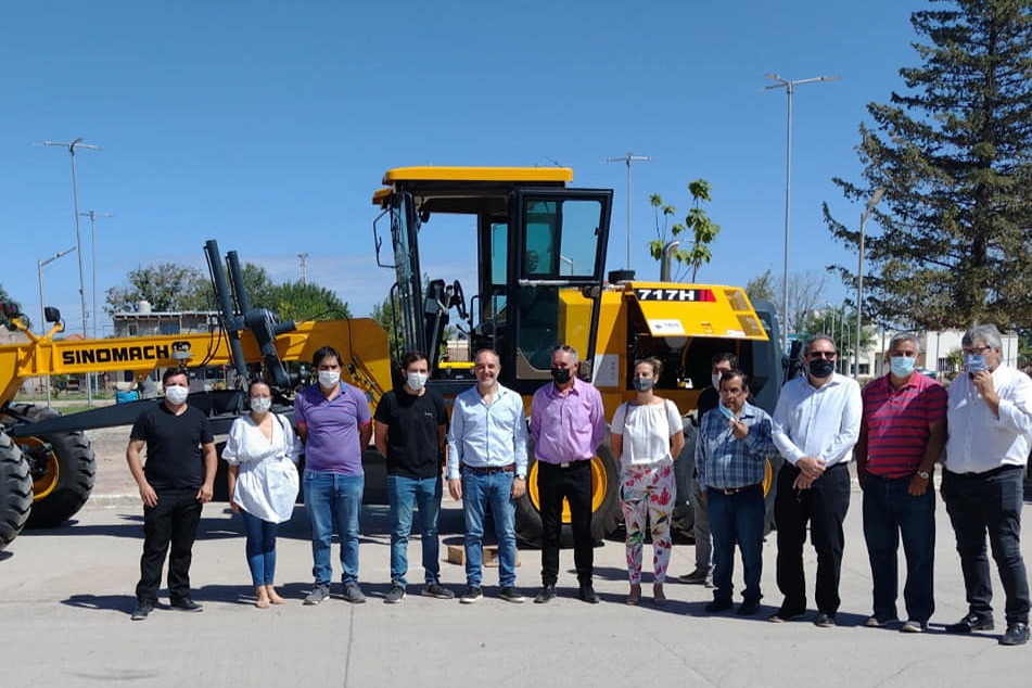 El nuevo equipo vial fue presentado en el municipio de Godoy. (Foto Néstor Salas)