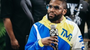 Mayweather volvió a ganar en Japón