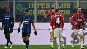 Giroud le dio la victoria a Milan en el derby ante el Inter de Lautaro Martínez