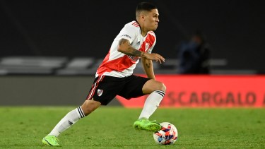 Juanfer Quintero quiere seguir jugando en River, pero está complicado el tema económico de su nuevo contrato. Gentileza.