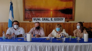 Municipios del Alto Valle Este firmaron convenios mantenimiento de escuelas