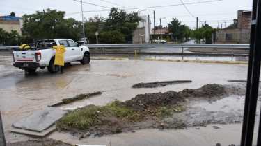En la zona donde está el metrobus se acumuló mucha agua. Foto Forencia Salto