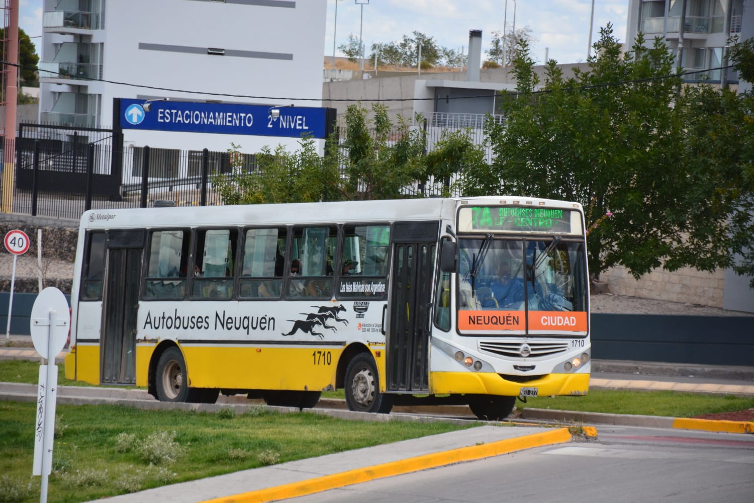 Autobuses Neuquén tiene la concesión prorrogada hasta el llamado licitatorio (foto Yamil Regules)