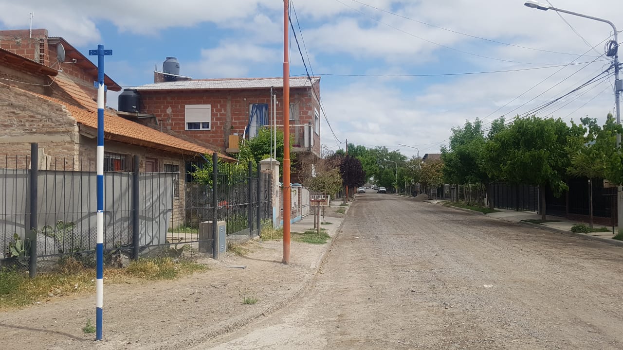 Las calles de los barrios Mitre y Don Rodolfo no cuentan con carteles indicadores de calles. (Foto Néstor Salas)